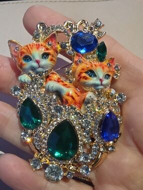 A83- Gold-Tone Orange Tabby Cat Brooch with Green & Blue Gem Accents